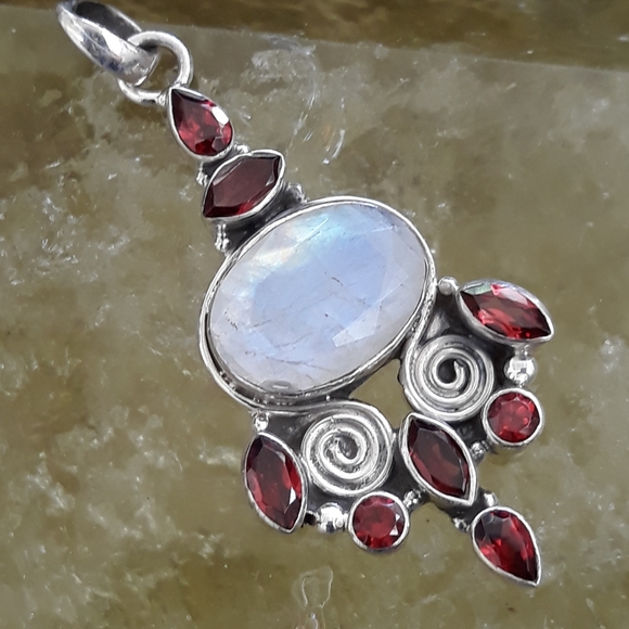 Bali Style Rainbow Moonstone & Garnet Pendant - Picture 4 of 4